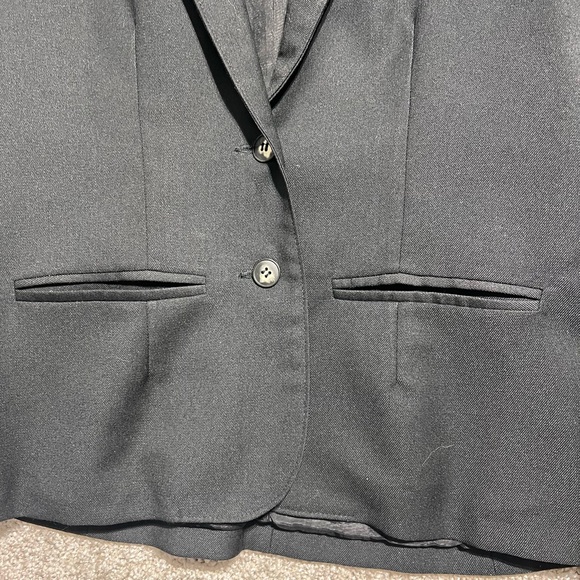 The Fashion Place Woman’s Black 2 Button Blazer career Size 6 - Picture 8 of 8
